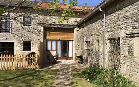 Blacksmiths Apartment In Blanzay - 1 Bed