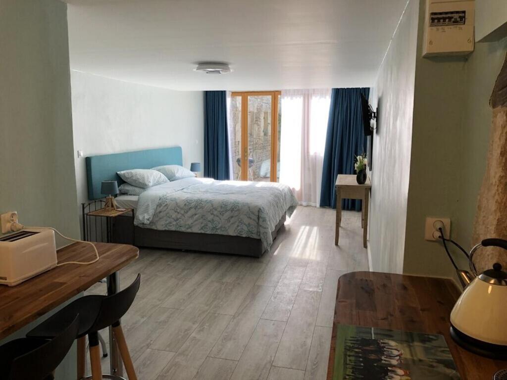 Blacksmiths Apartment In Blanzay - 1 Bed Extérieur photo