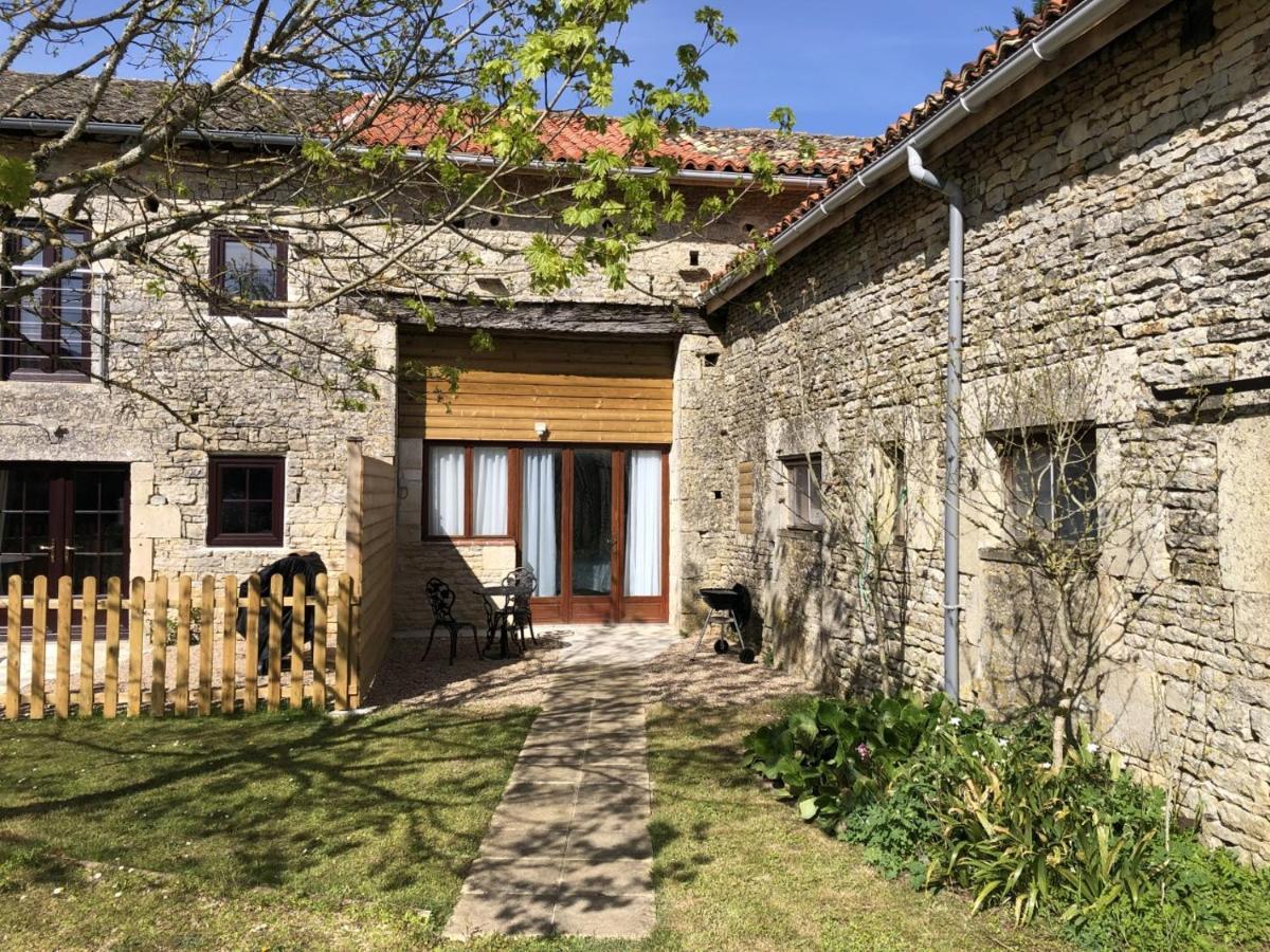 Blacksmiths Apartment In Blanzay - 1 Bed Extérieur photo